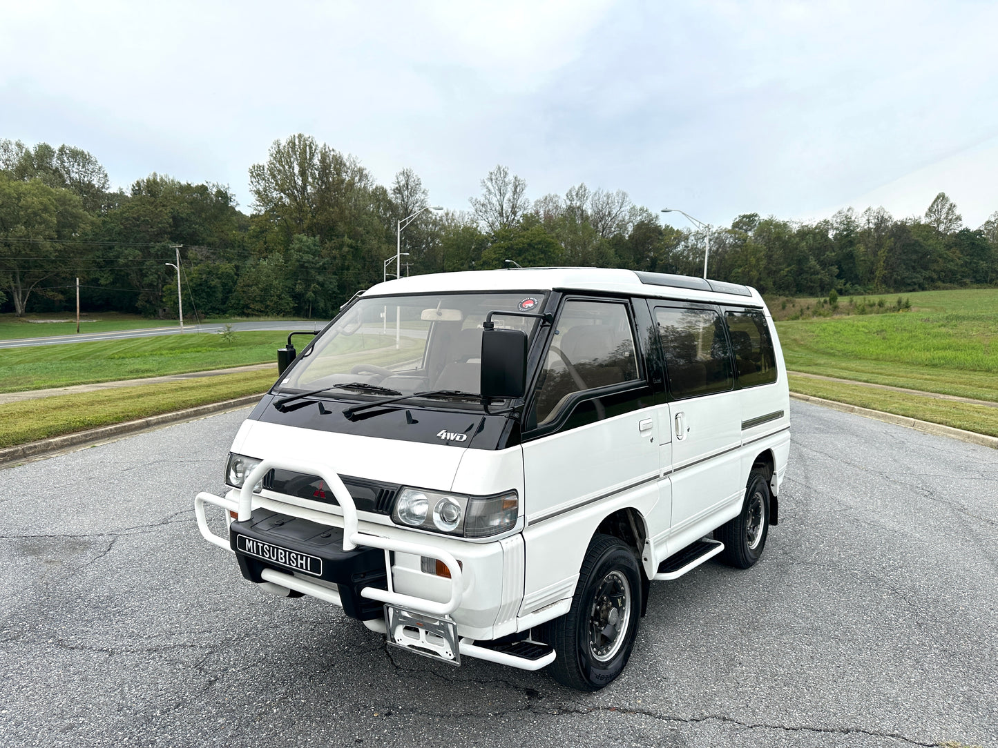 1991 MITSUBISHI DELICA STAR WAGON 4WD SUPER EXCEED - TURBO DIESEL - 60k Miles — LOT#654