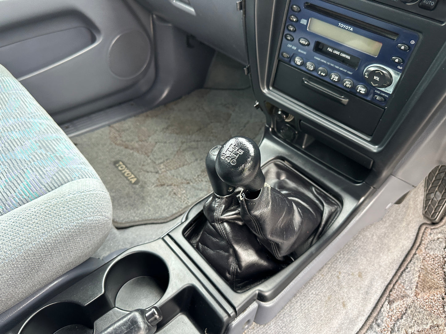1999 TOYOTA HILUX SURF SSR-X 4WD - 5 SPEED MANUAL - 4 Cylinder Gasoline - 99k Miles — LOT#888