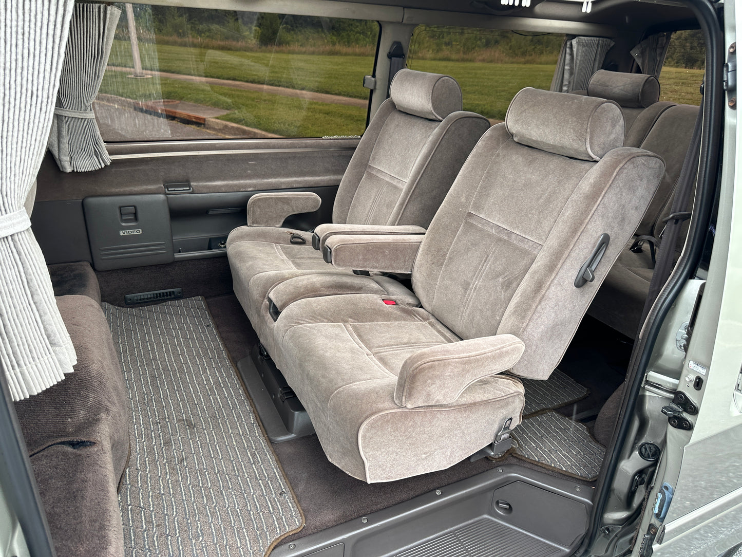 1998 TOYOTA HIACE SUPER CUSTOM LIMITED 4WD - TURBO DIESEL - LOT#910