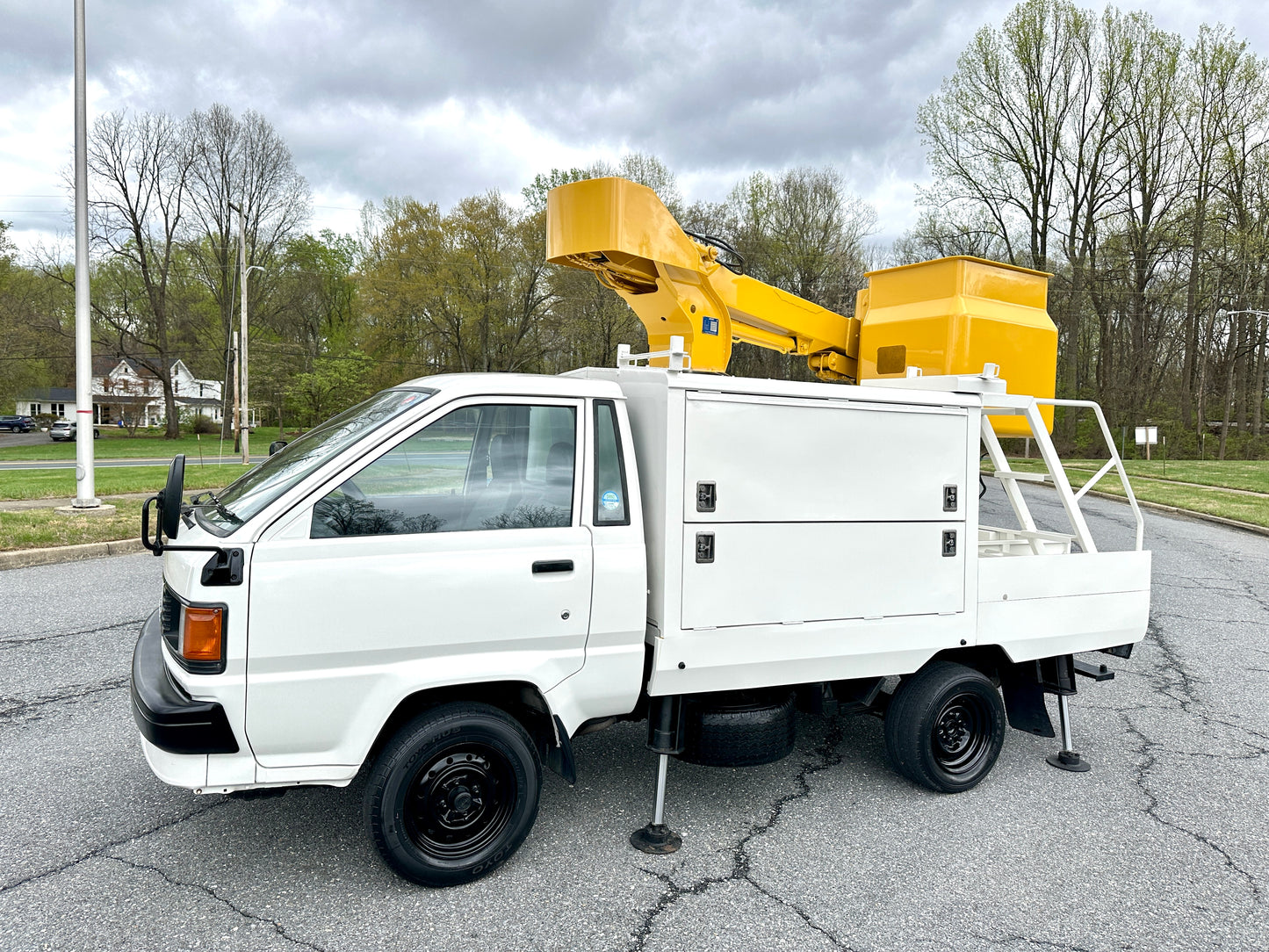 1997 TOYOTA LITEACE AICHI BUCKET TRUCK CM55