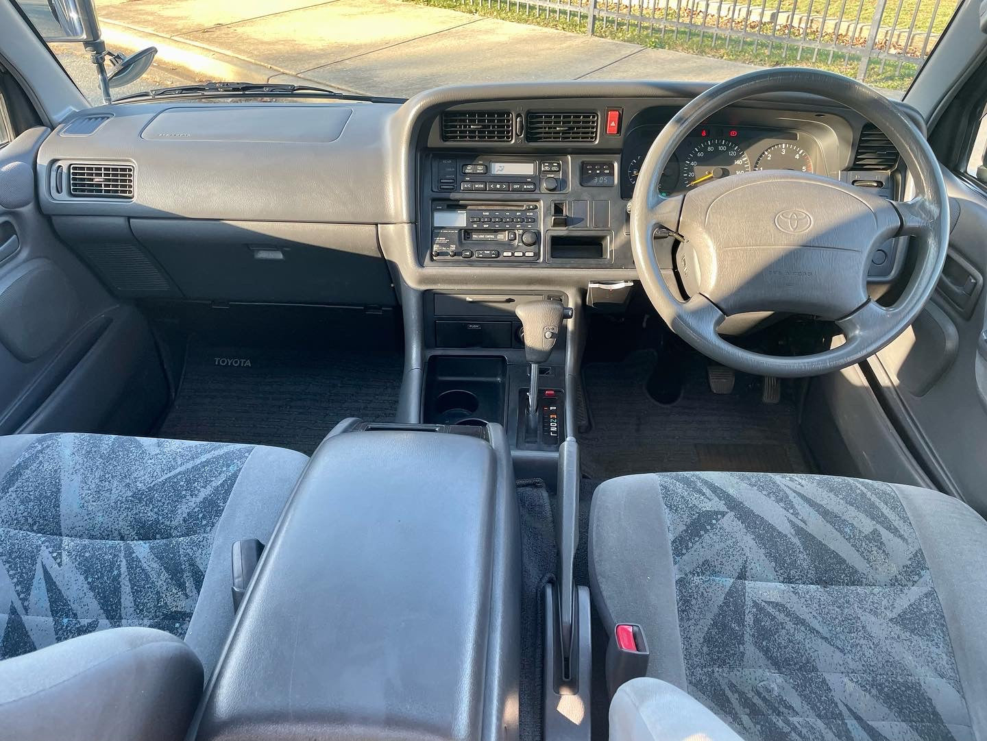 1996 TOYOTA HIACE SUPER CUSTOM G CLUB FIELD EDITION KZH106