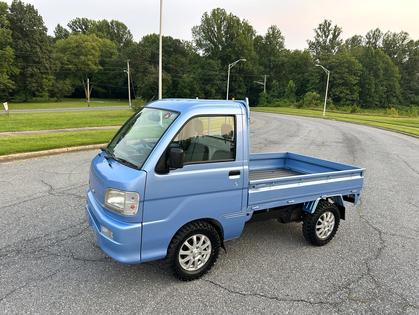 1999 DAIHATSU HIJET GD-S210P 4WD - FUEL INJECTED - 5 SPEED - A/C - CUSTOM PAINTJOB — LOT#890