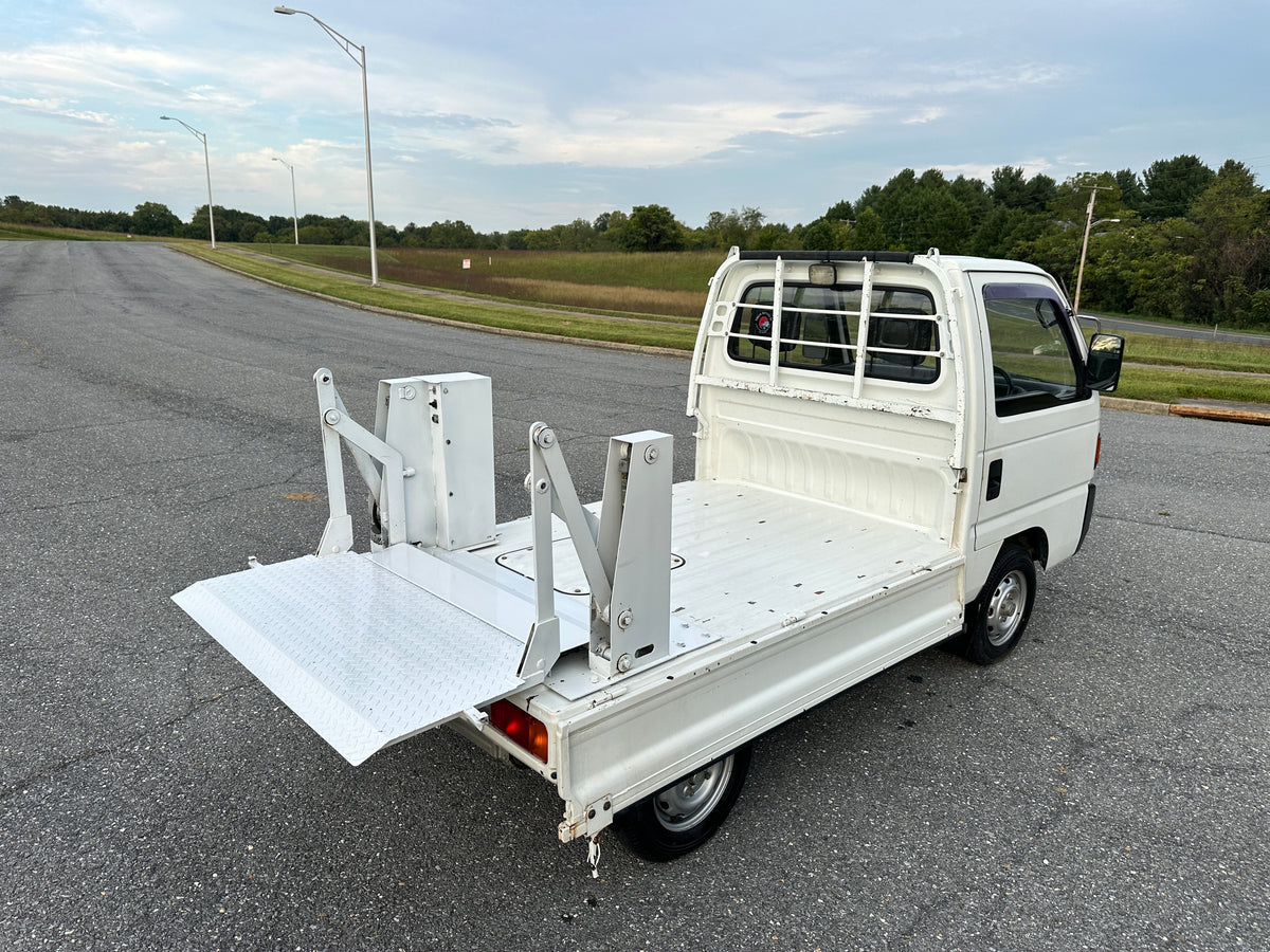 1993 HONDA ACTY SDX 4WD LIFTGATE TRUCK - 5 Speed — LOT#918