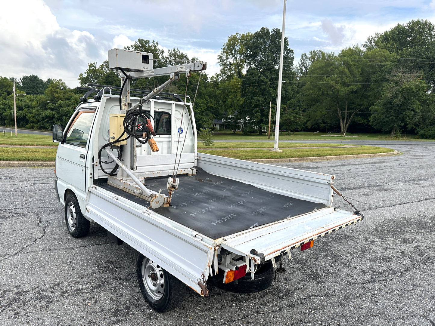 1992 DAIHATSU HIJET 4WD SCISSOR LIFT DUMP WITH CRANE — LOT#637