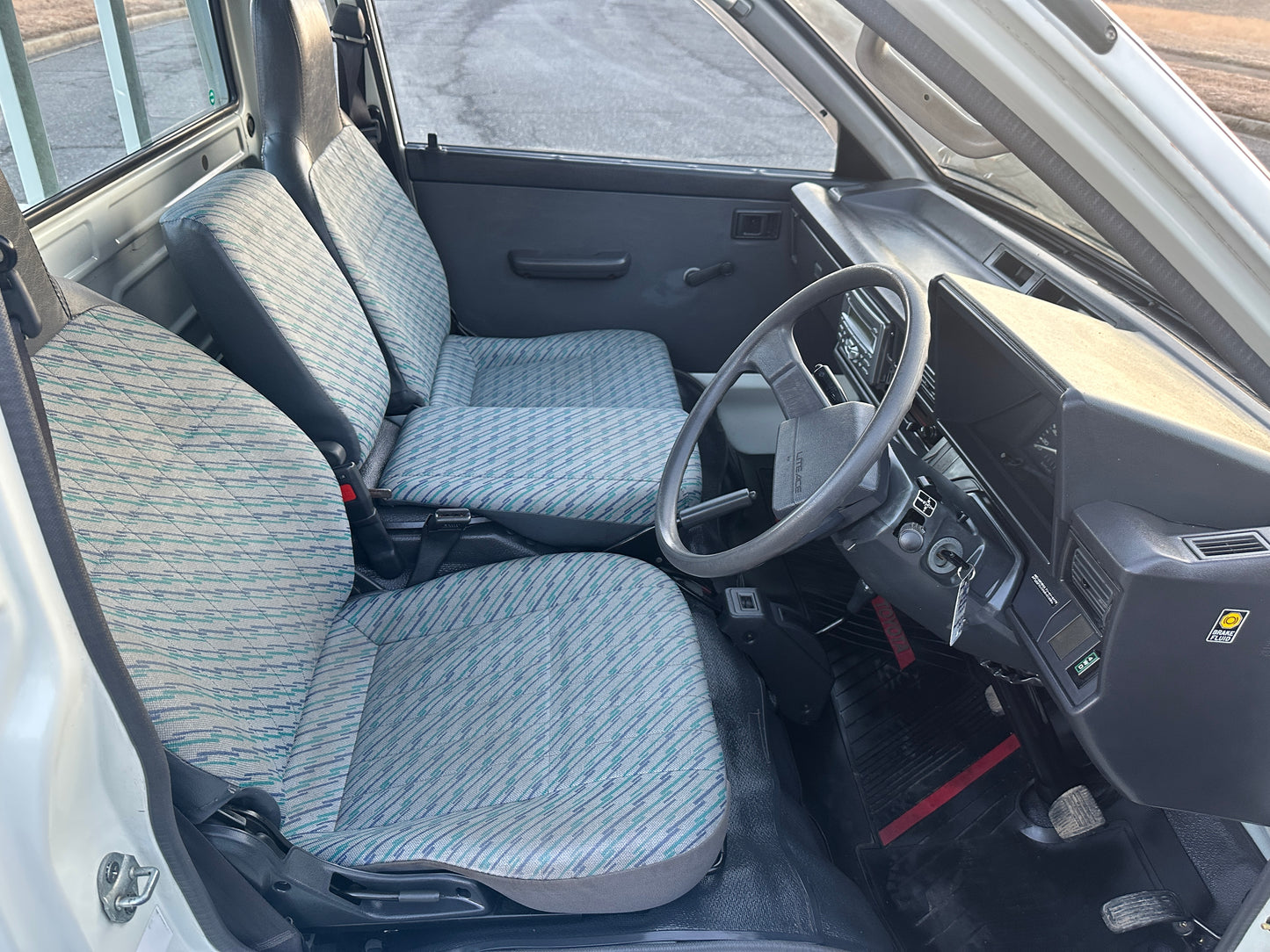1996 TOYOTA LITEACE YM65 - 4WD - 10,931 Miles - LONG BED VERSION - AIR CONDITIONING — LOT#729