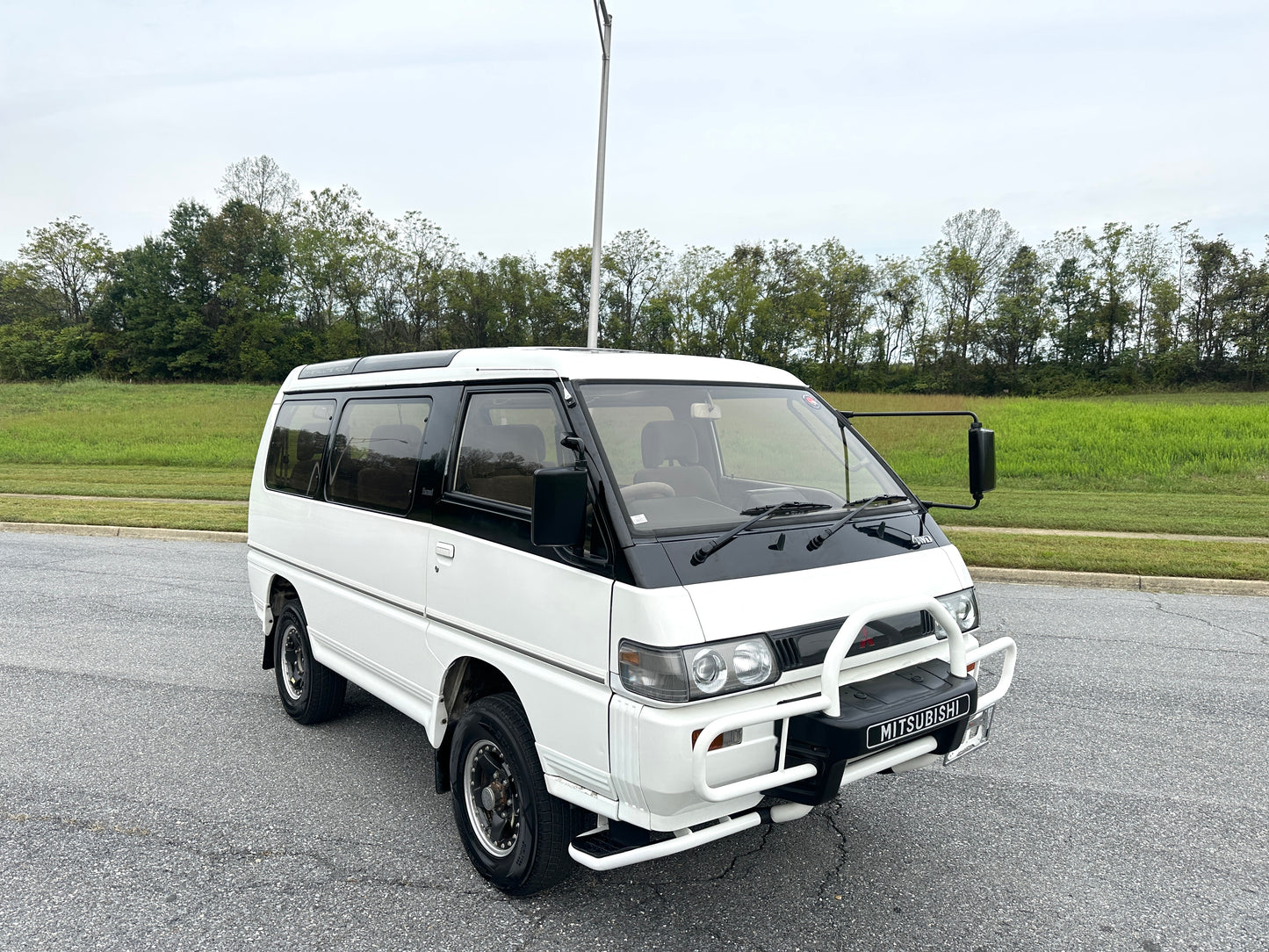 1991 MITSUBISHI DELICA STAR WAGON 4WD SUPER EXCEED - TURBO DIESEL - 60k Miles — LOT#654