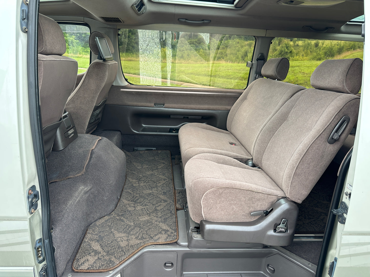 1999 TOYOTA HIACE SUPER CUSTOM LIVING SALOON EX 4WD - INTERCOOLED TURBO DIESEL — LOT#909