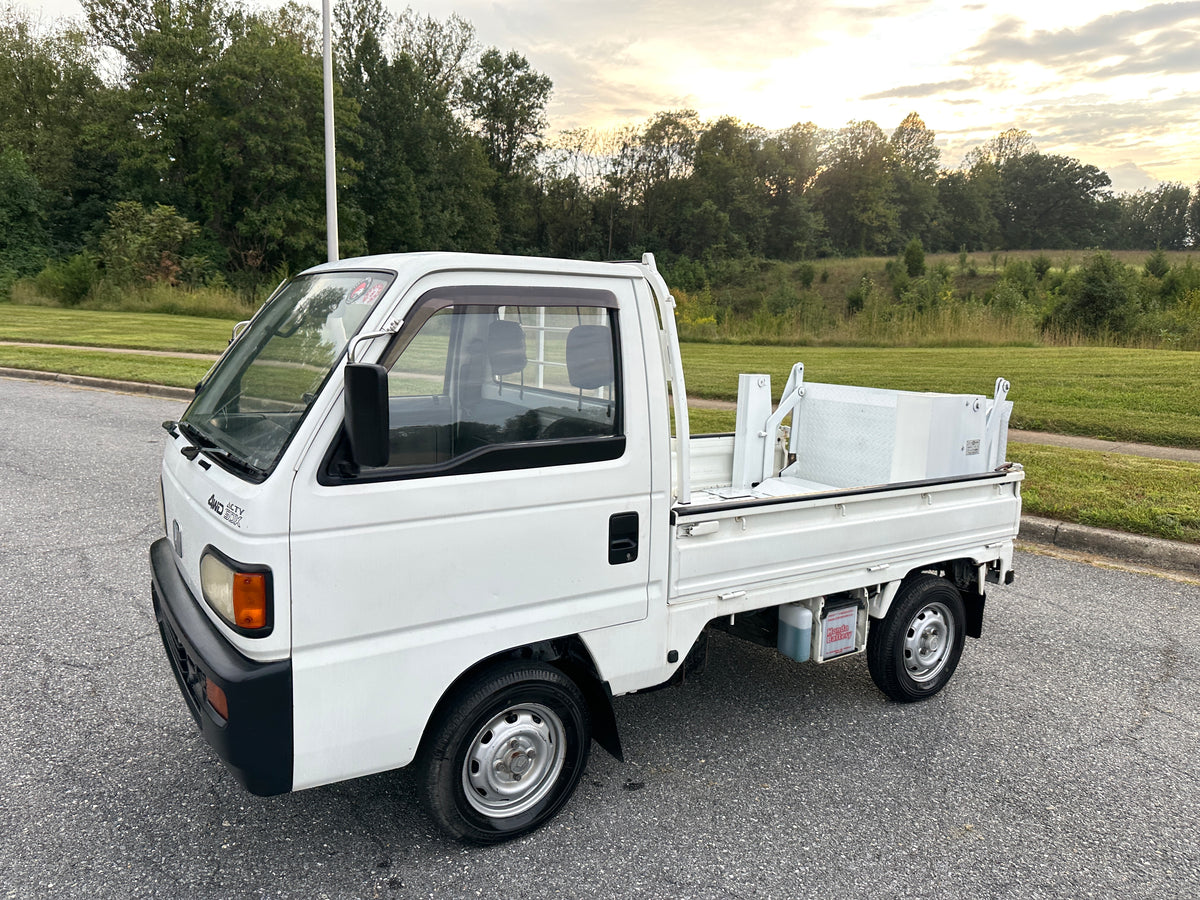 1993 HONDA ACTY SDX 4WD LIFTGATE TRUCK - 5 Speed — LOT#918
