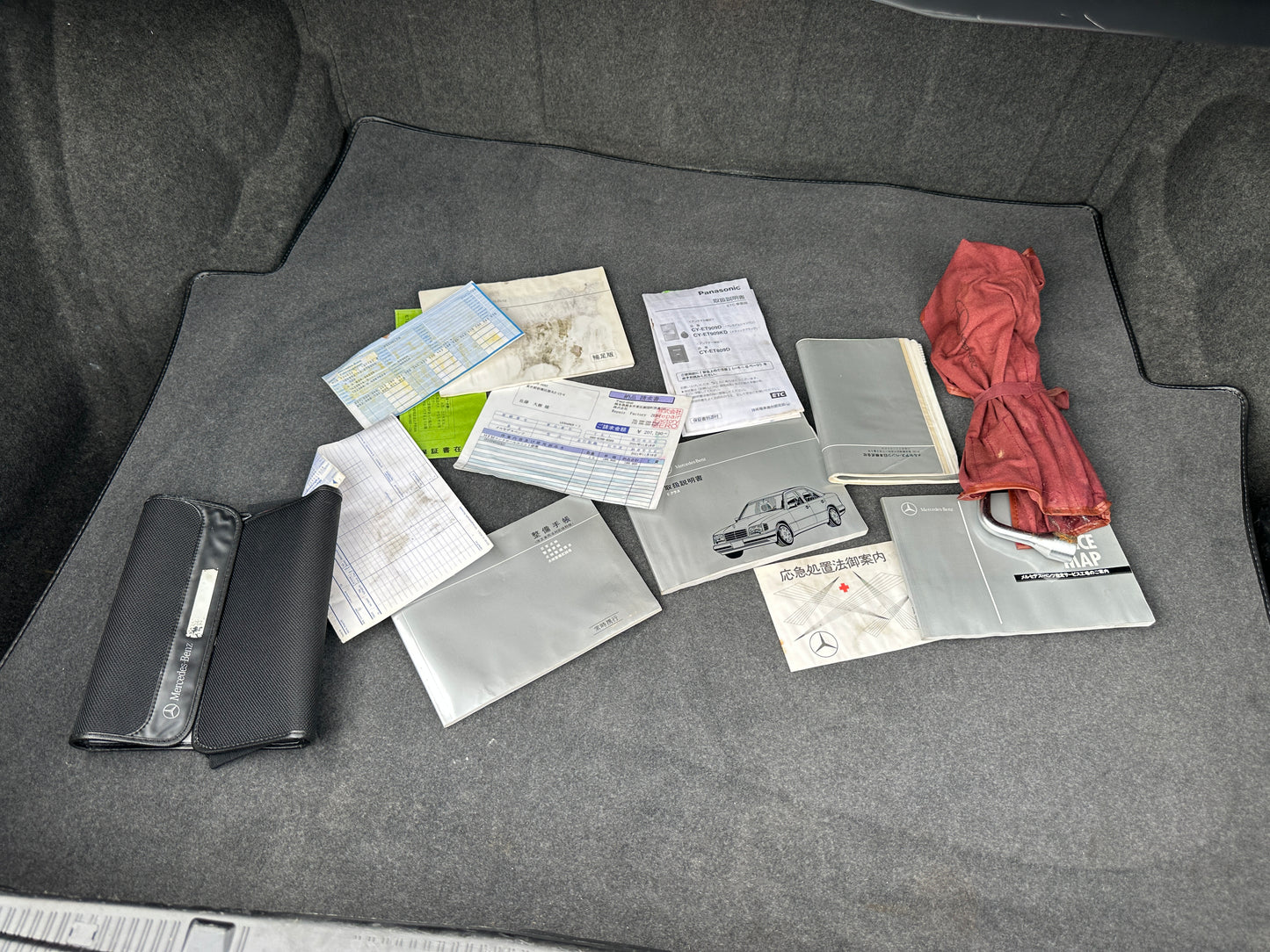 1995 JAPANESE MARKET MERCEDES BENZ E320 SEDAN