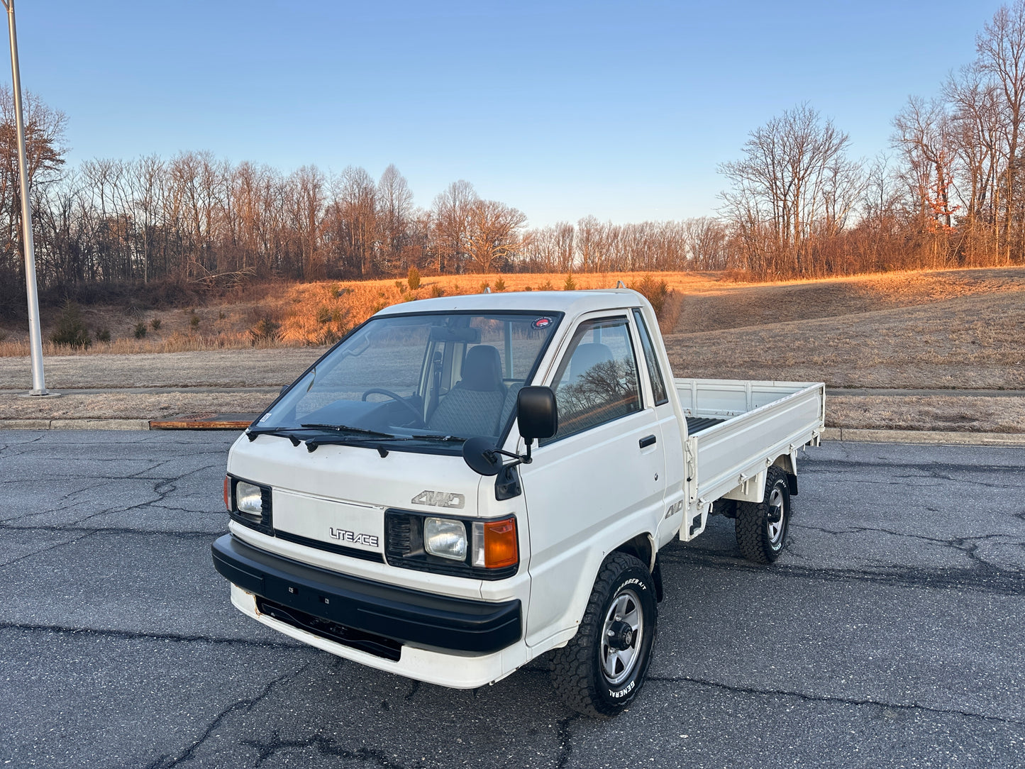 1996 TOYOTA LITEACE YM65 - 4WD - 10,931 Miles - LONG BED VERSION - AIR CONDITIONING — LOT#729