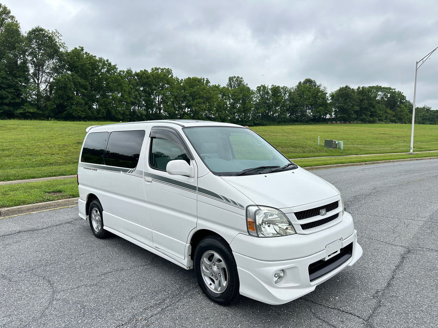 2000 TOYOTA TOURING HIACE - GASOLINE - 47,239 MILES — LOT#765