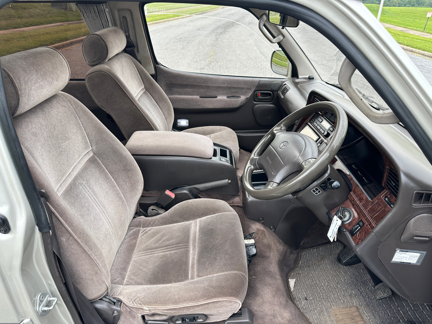 1998 TOYOTA HIACE SUPER CUSTOM LIMITED 4WD - TURBO DIESEL - LOT#910