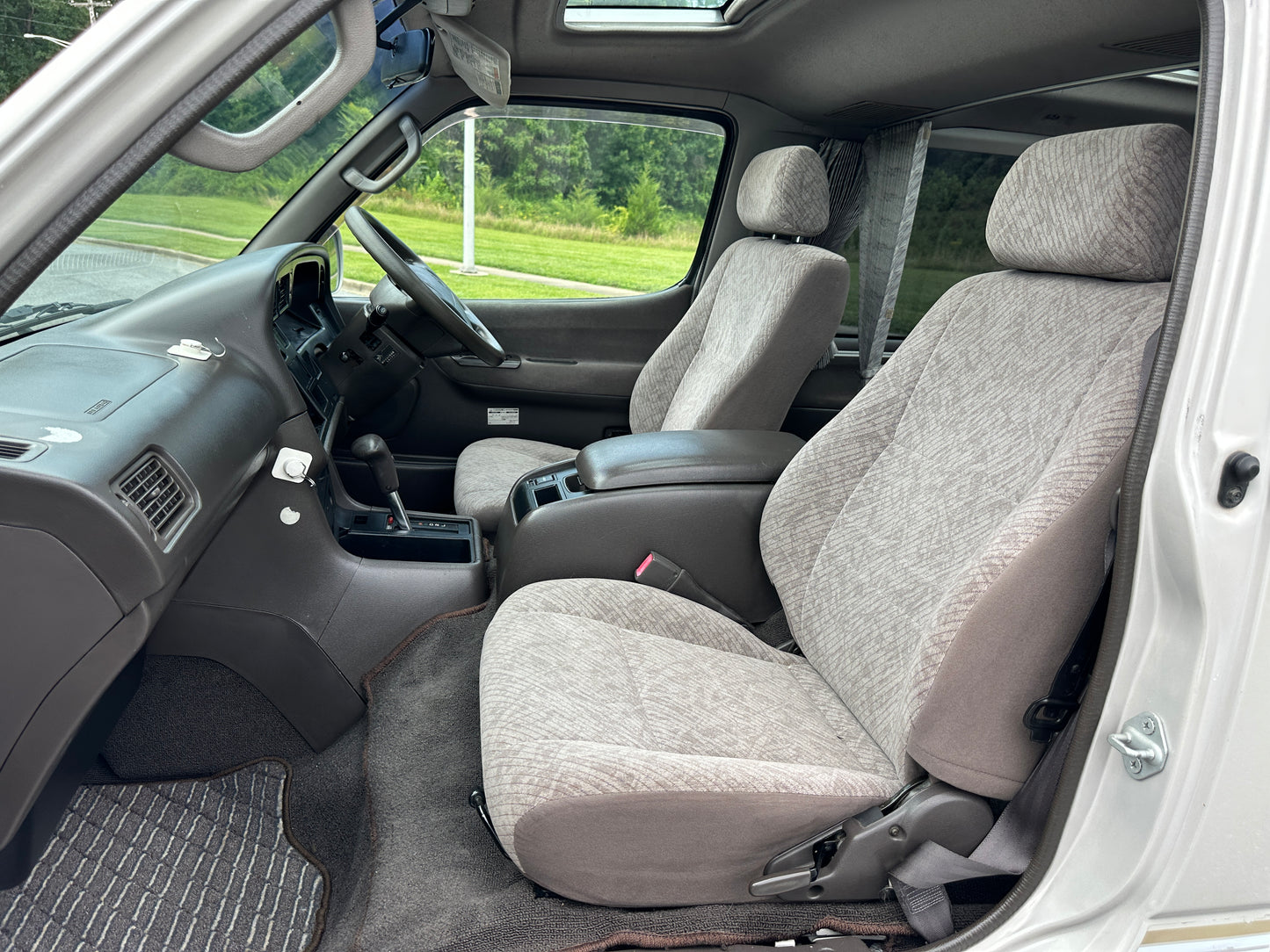 1998 TOYOTA HIACE SUPER CUSTOM G KZH106 4WD - TURBO DIESEL — LOT#722