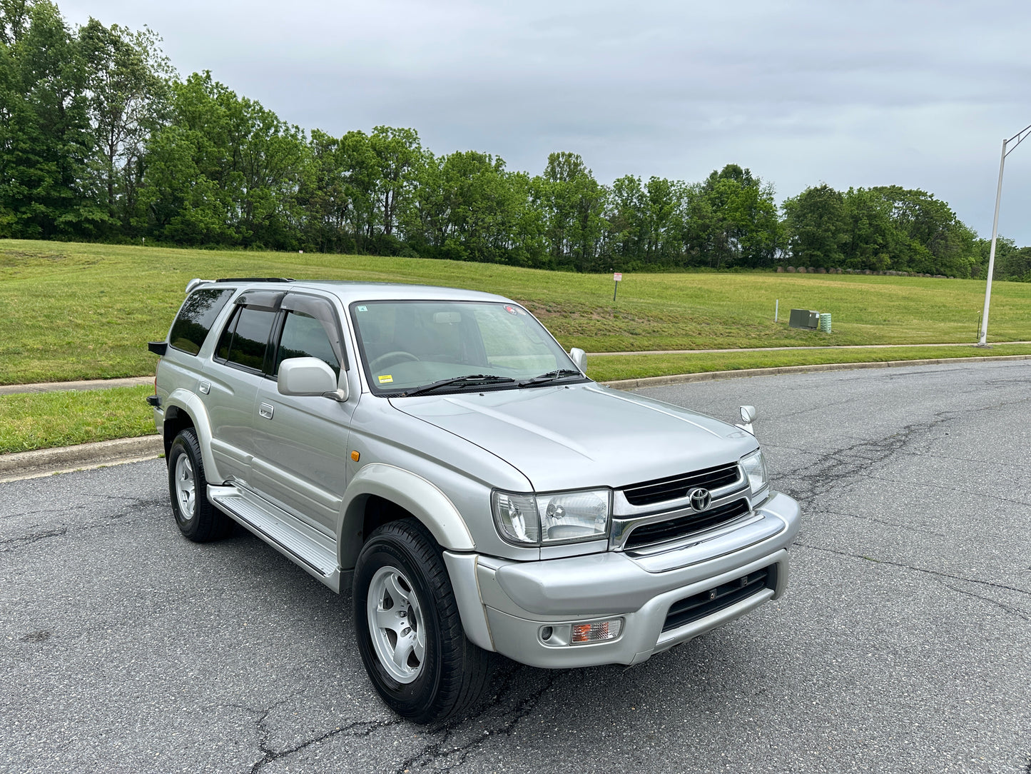 2001 TOYOTA HILUX SURF SSR-X 4WD - 4 Cylinder Gasoline — LOT#905