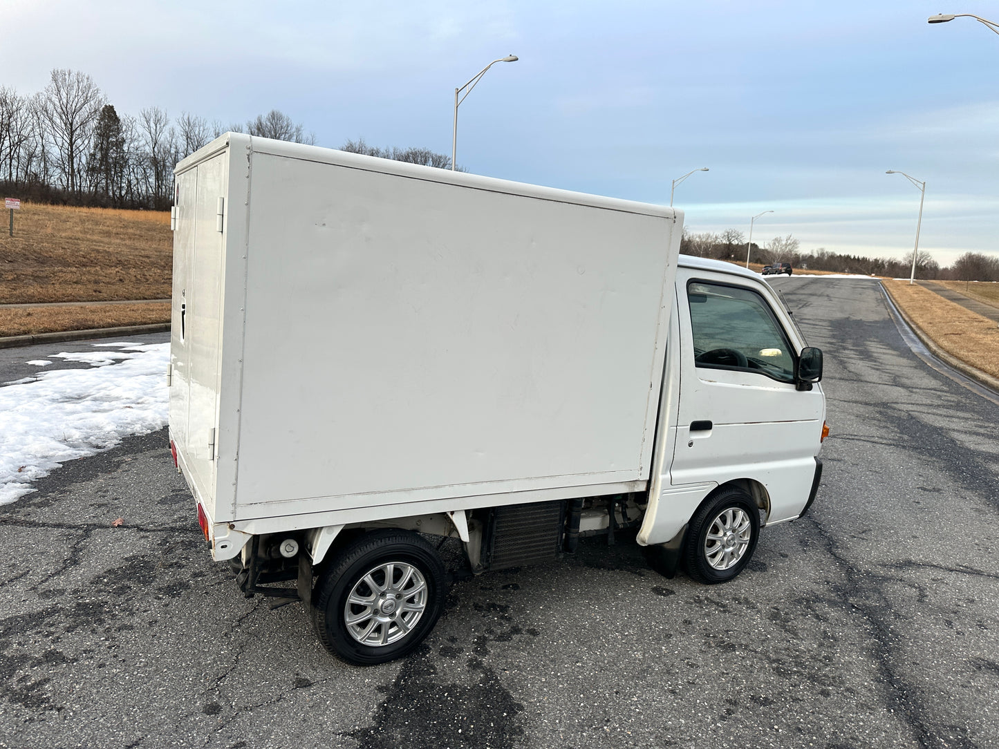 1996 SUZUKI CARRY FREEZER TRUCK - 25k MILES - A/C — LOT#780