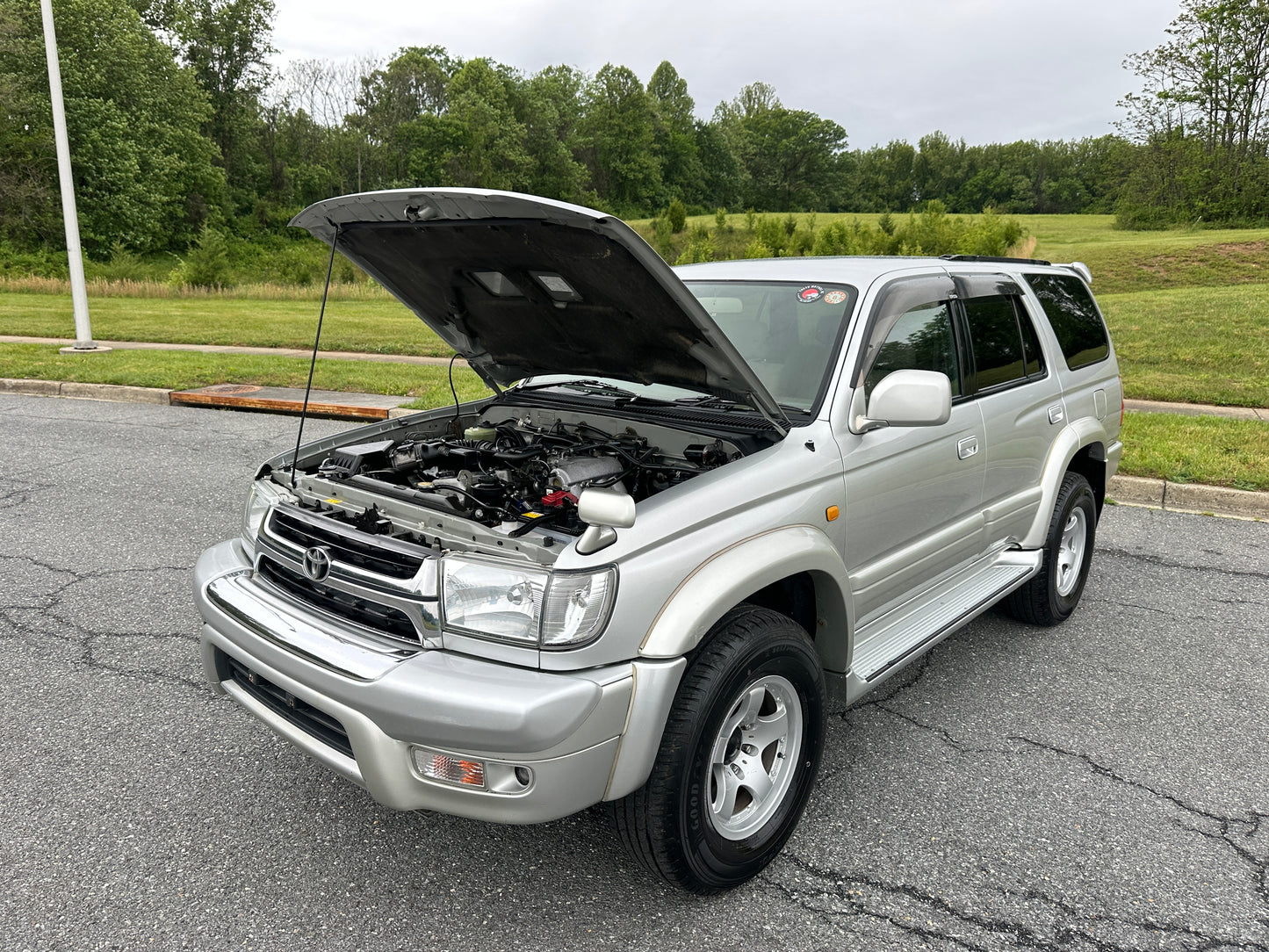 2001 TOYOTA HILUX SURF SSR-X 4WD - 4 Cylinder Gasoline — LOT#905
