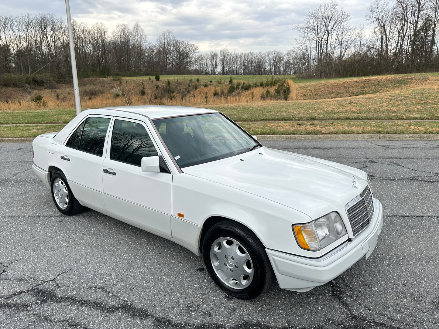 1995 JAPANESE MARKET MERCEDES BENZ E320 SEDAN
