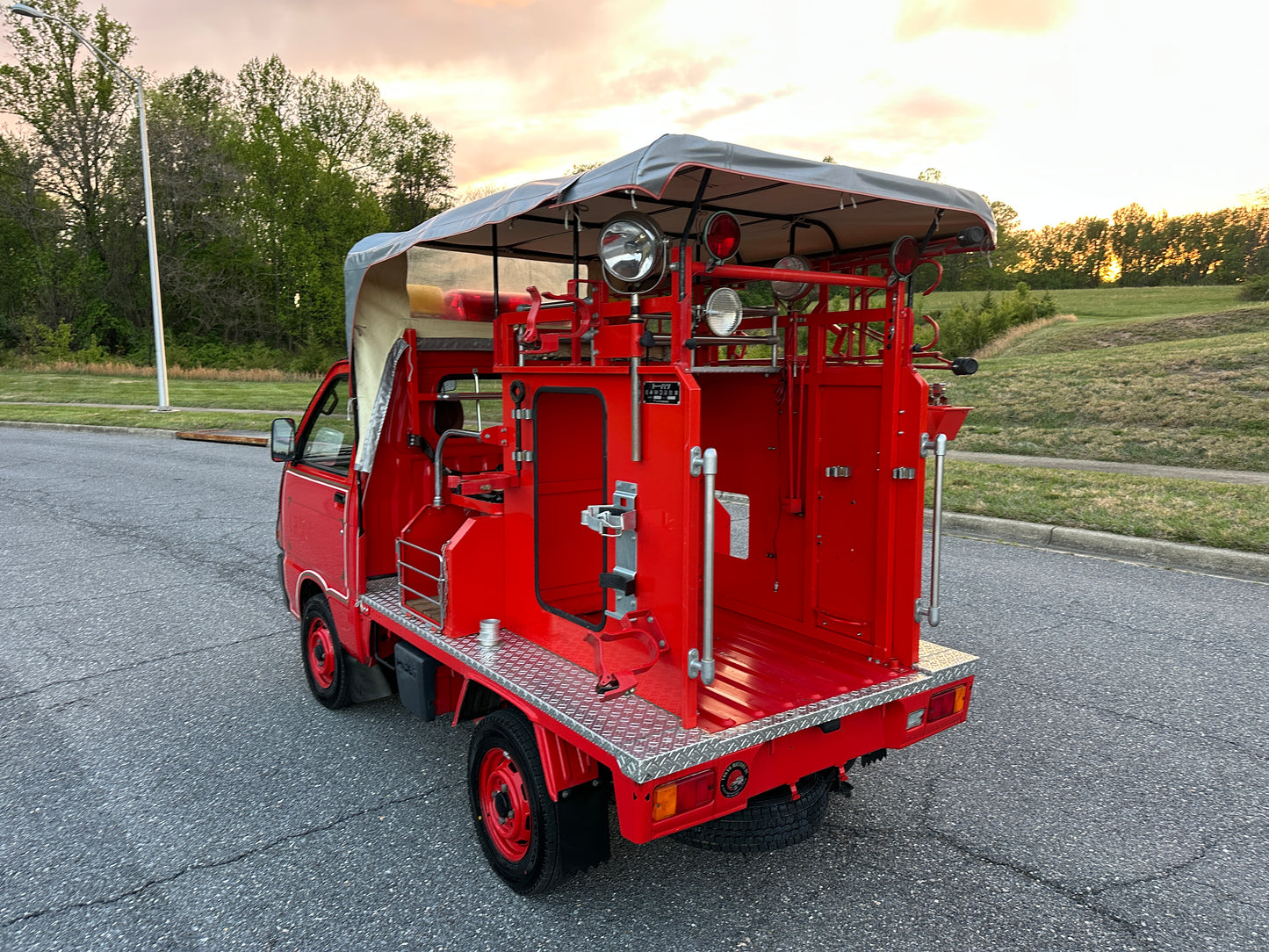 1992 DAIHATSU HIJET FIRE TRUCK 4WD V-S83P - 3,575 MILES - WORKING SIREN, EMERGENCY LIGHTS & PA SYSTEM — LOT#880