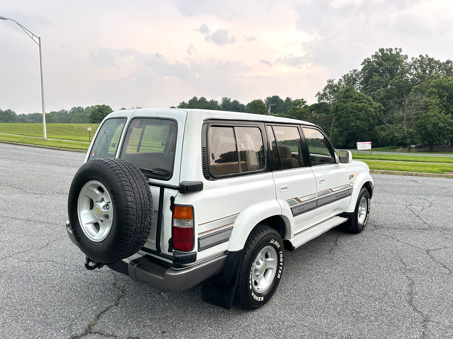 1997 TOYOTA LAND CRUISER FZJ80 VX-R 4WD - GCC SPEC - LEFT HAND DRIVE - 5 SPEED MANUAL - TRIPLE LOCKED - 56,203 Miles — LOT#859