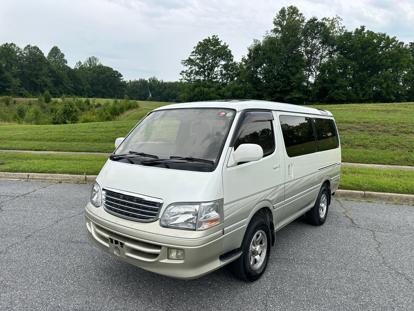 1999 TOYOTA HIACE SUPER CUSTOM LIVING SALOON EX 4WD - INTERCOOLED TURBO DIESEL — LOT#909