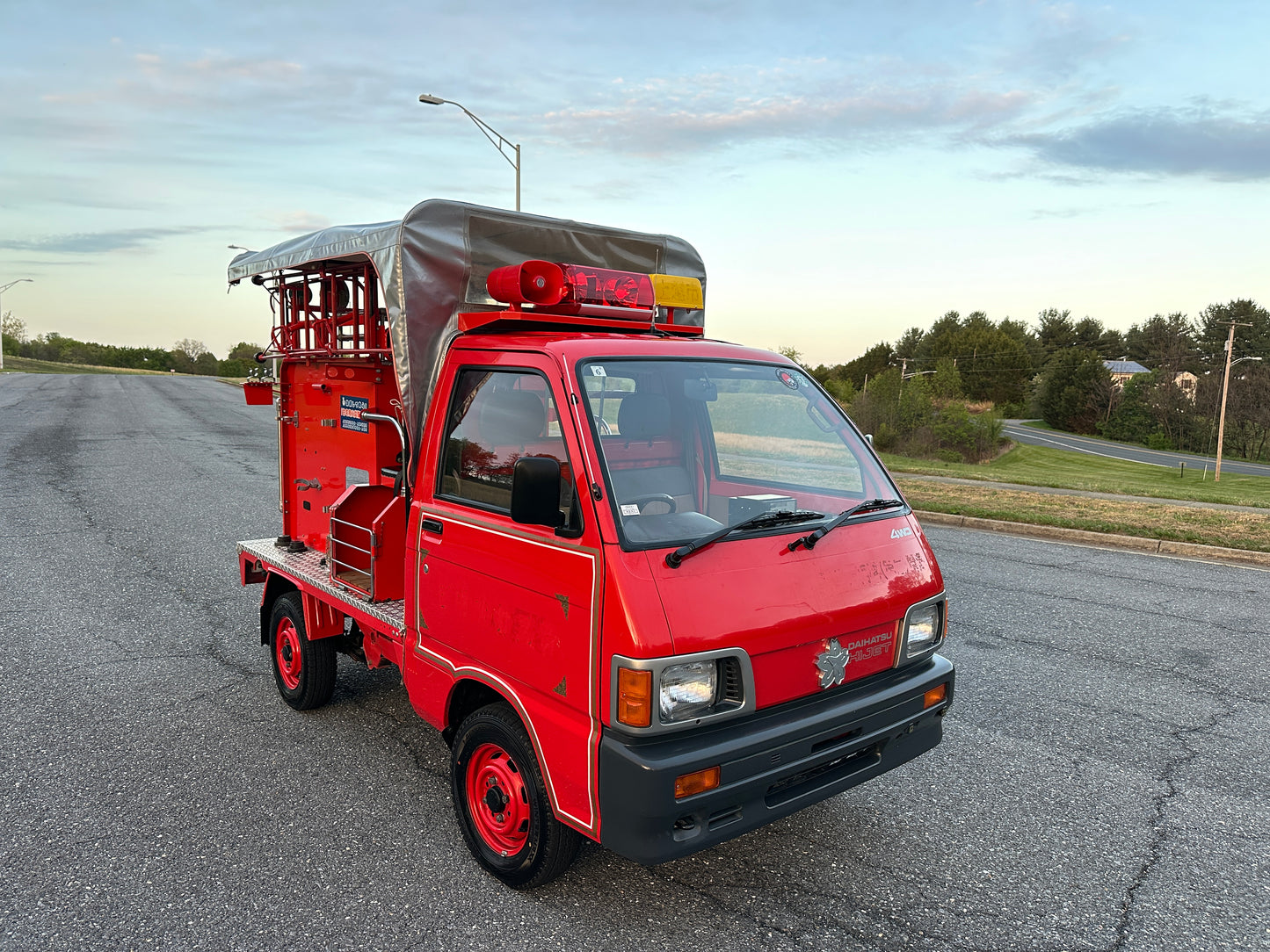 1992 DAIHATSU HIJET FIRE TRUCK 4WD V-S83P - 3,575 MILES - WORKING SIREN, EMERGENCY LIGHTS & PA SYSTEM — LOT#880