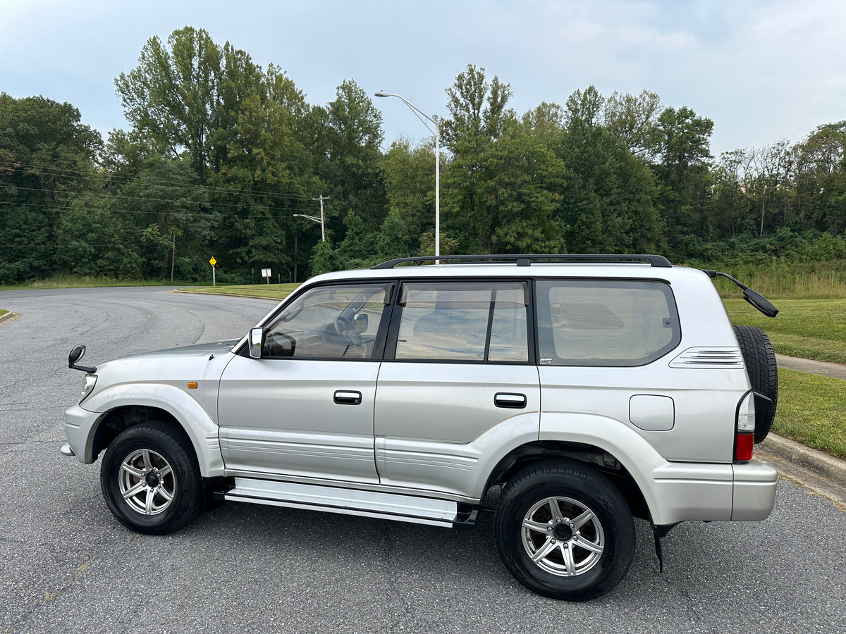 2000 Toyota Land Cruiser Prado TX Limited 4WD - 4 Cylinder Gasoline — LOT#904