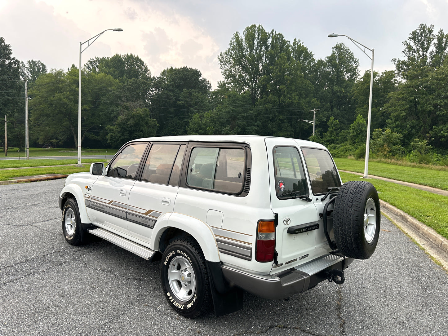 1997 TOYOTA LAND CRUISER FZJ80 VX-R 4WD - GCC SPEC - LEFT HAND DRIVE - 5 SPEED MANUAL - TRIPLE LOCKED - 56,203 Miles — LOT#859
