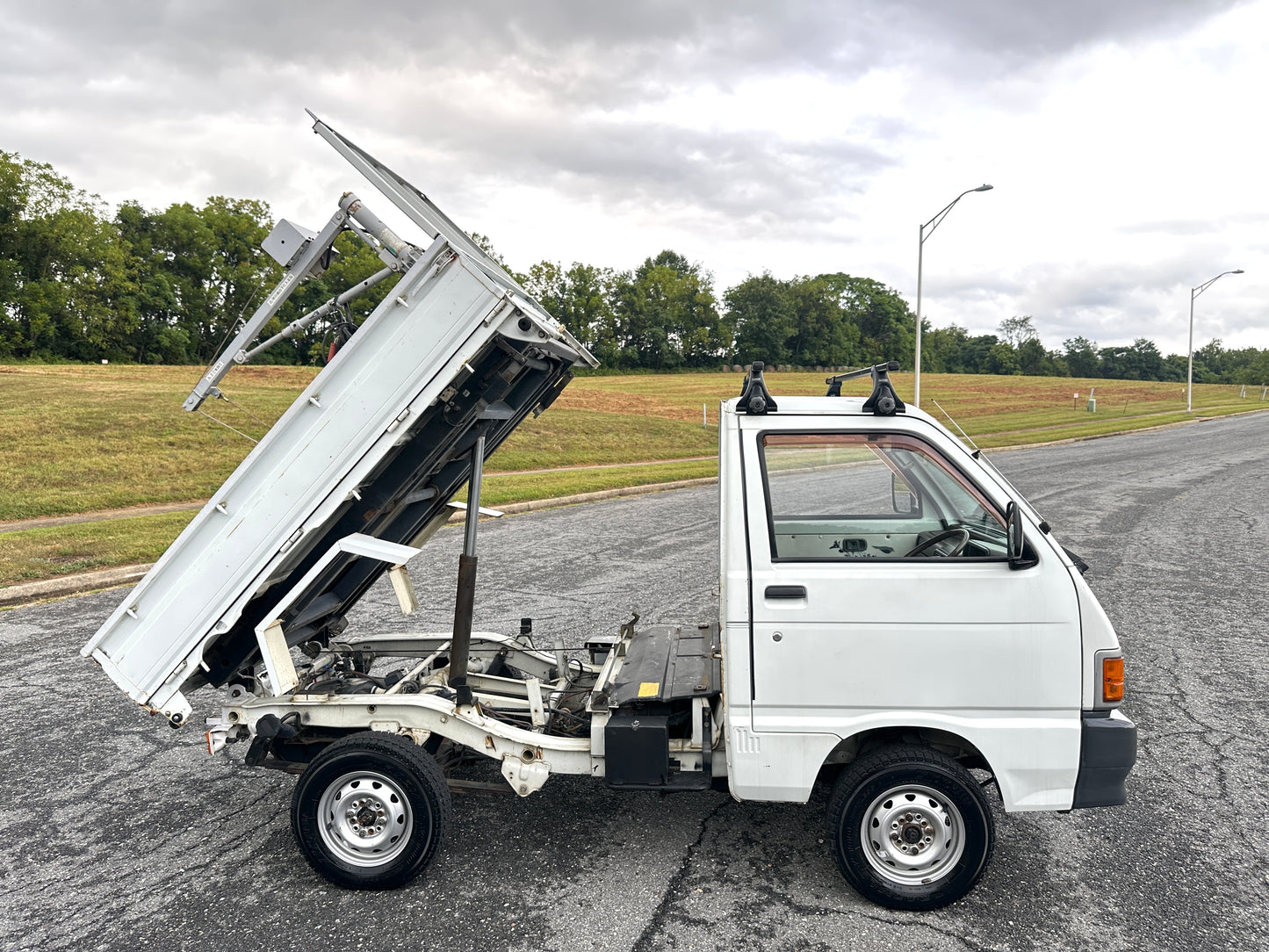 1992 DAIHATSU HIJET 4WD SCISSOR LIFT DUMP WITH CRANE — LOT#637