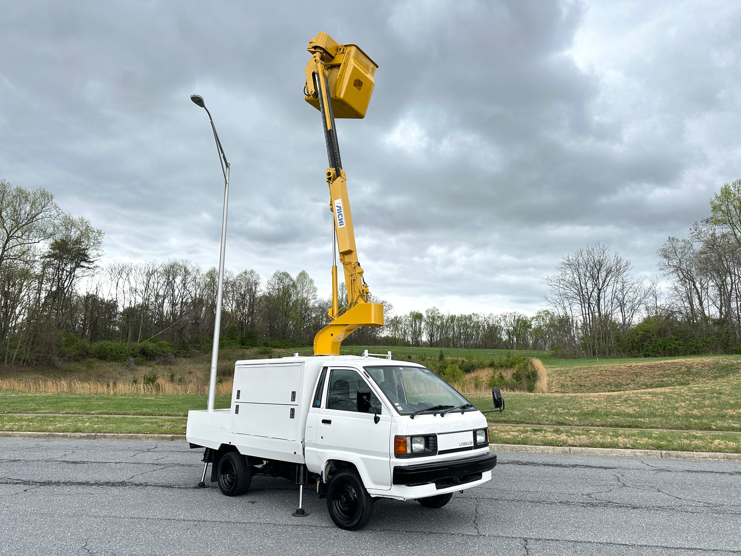 1997 TOYOTA LITEACE AICHI BUCKET TRUCK CM55