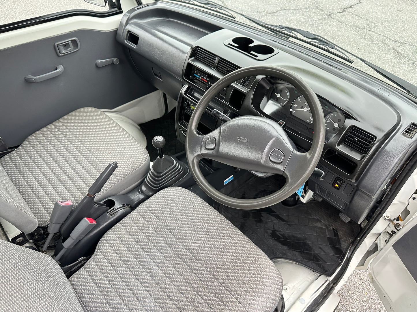 2000 DAIHATSU HIJET 4WD - DUAL RANGE TRANSFER CASE - FUEL INJECTED & 5-Speed