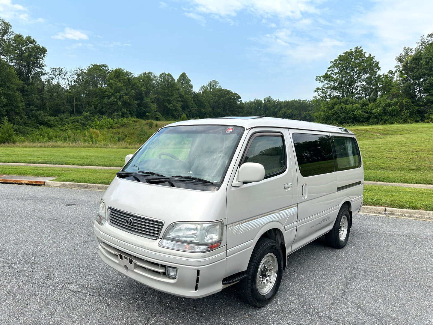 1998 TOYOTA HIACE SUPER CUSTOM G KZH106 4WD - TURBO DIESEL — LOT#722
