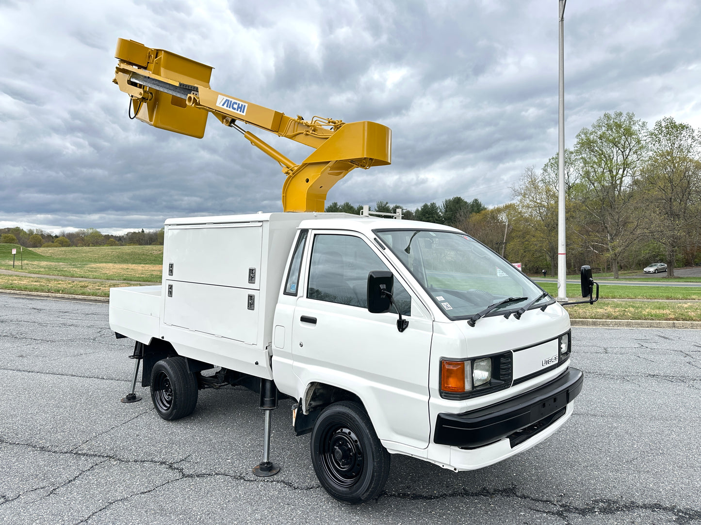 1997 TOYOTA LITEACE AICHI BUCKET TRUCK CM55