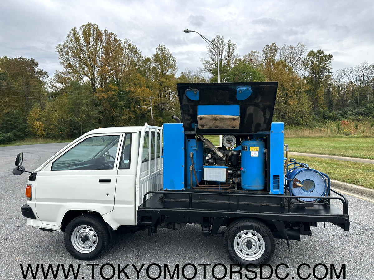1992 TOYOTA TOWNACE AIR COMPRESSOR TRUCK - DIESEL - 17k MILES — LOT#958