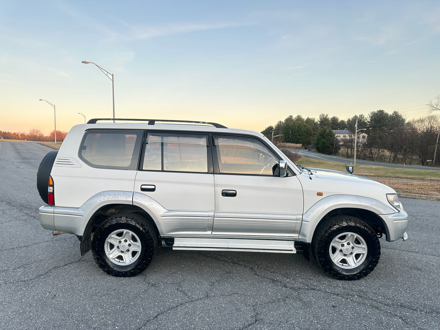 1999 Toyota Land Cruiser Prado TX Limited 4WD - 4 Cylinder Gasoline — LOT#688
