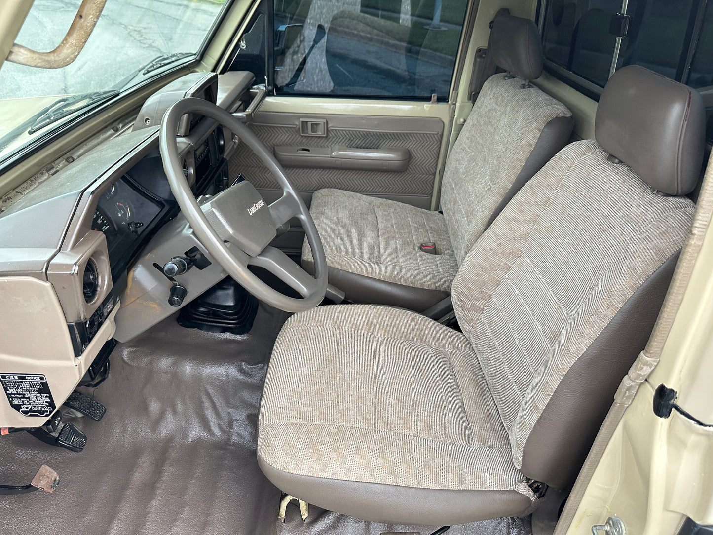 1999 TOYOTA LAND CRUISER FZJ75 PICKUP 4WD - GCC SPEC - LEFT HAND DRIVE - 5 SPEED MANUAL — LOT#857